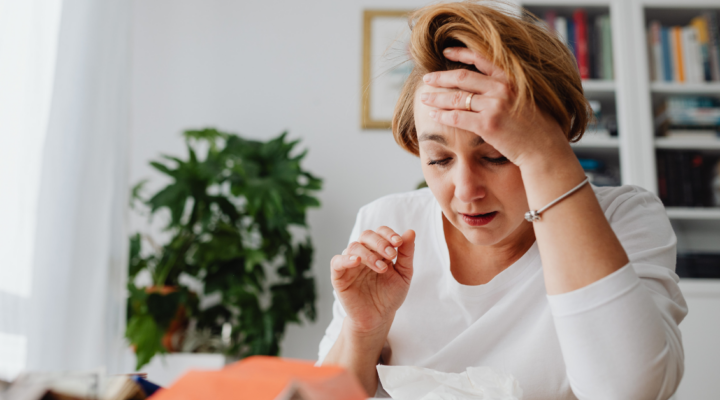 Os sintomas da menopausa que ninguém te contou (e como lidar com eles no dia a dia)
